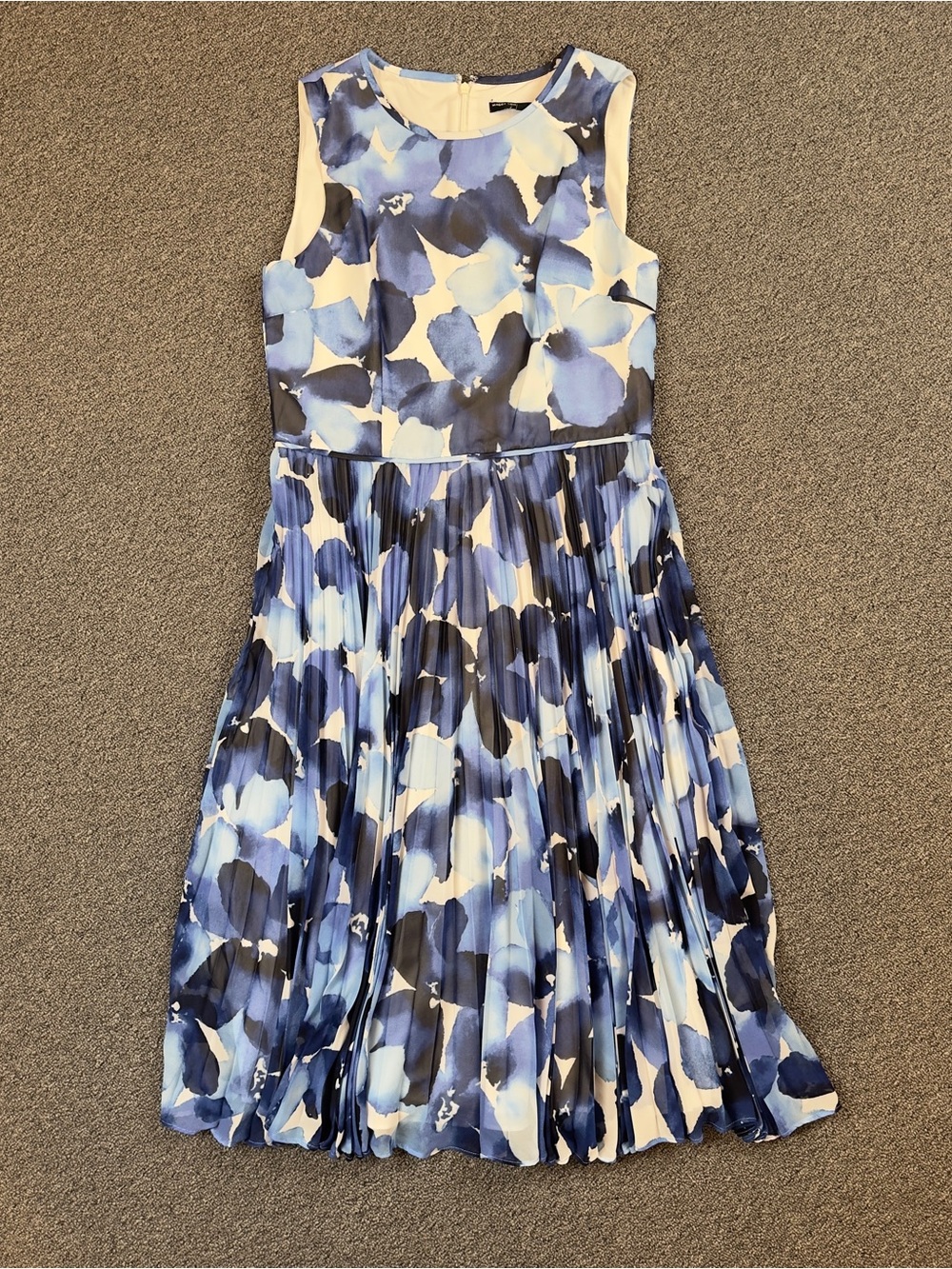 Maggy London Blue and White Floral Pleated Formal Dress